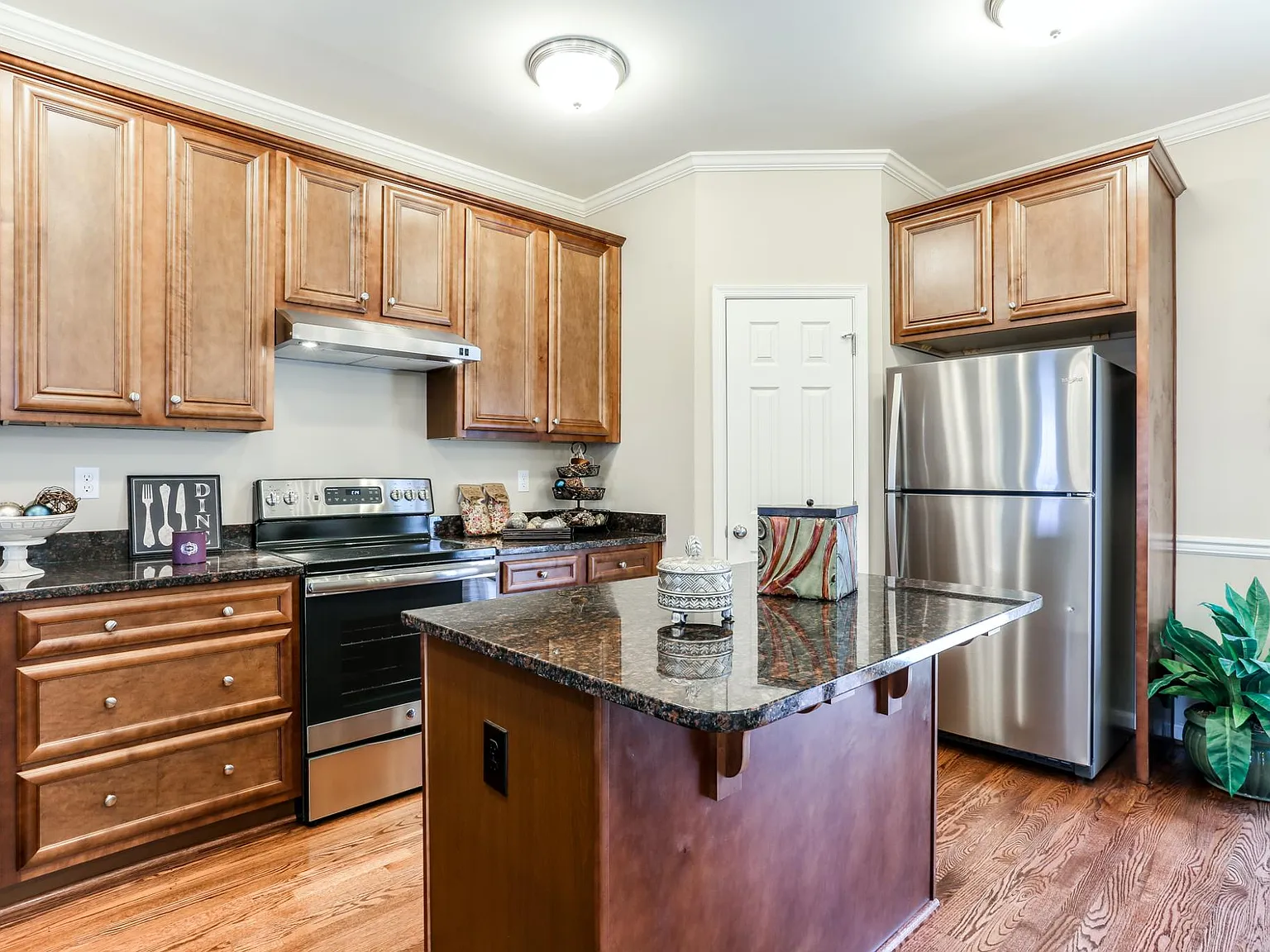 4 bed, 2.5 bath, 2000 sqft, $2,950 — Photo 3