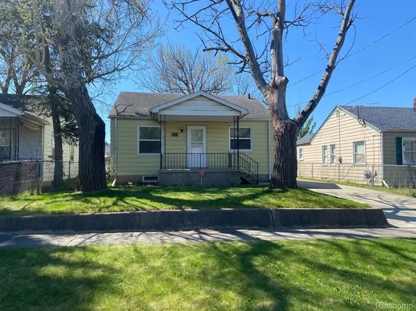 1424 Connell St, Burton, MI 48529