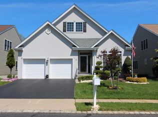 6 Salter Ct, Manalapan, NJ 07726