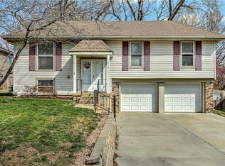 313 SW Richwood Ln, Blue Springs, MO 64014