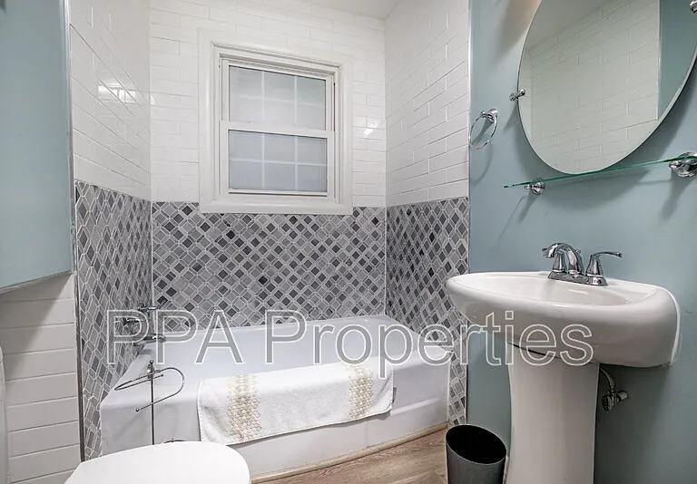 2404 Francis St — Photo 9