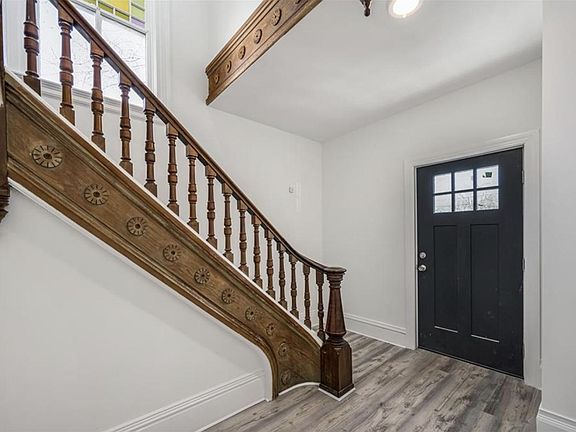 3rd image of 105 Stamford Ave