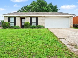 817 Panay Way Dr, Fort Worth, TX 76108