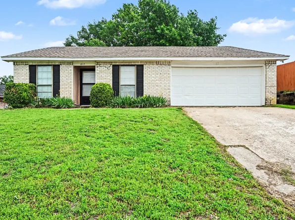817 Panay Way Dr, Fort Worth, TX 76108