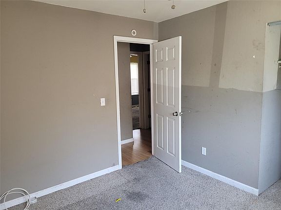 3rd image of 1680 Woodman Dr