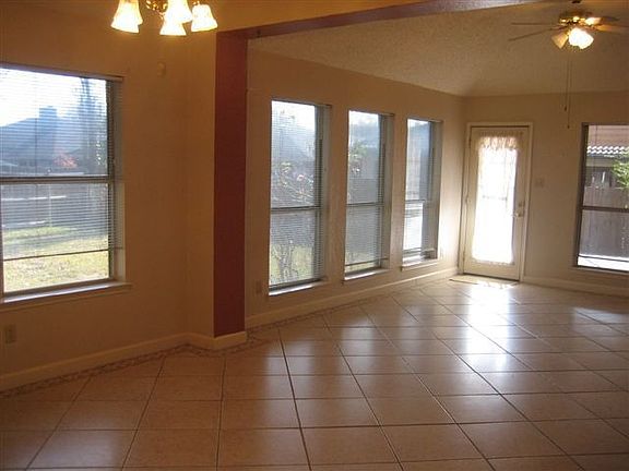 5th image of 2812 Kempton Dr
