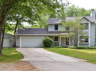 490 Gillette St NE, Comstock Park, MI 49321