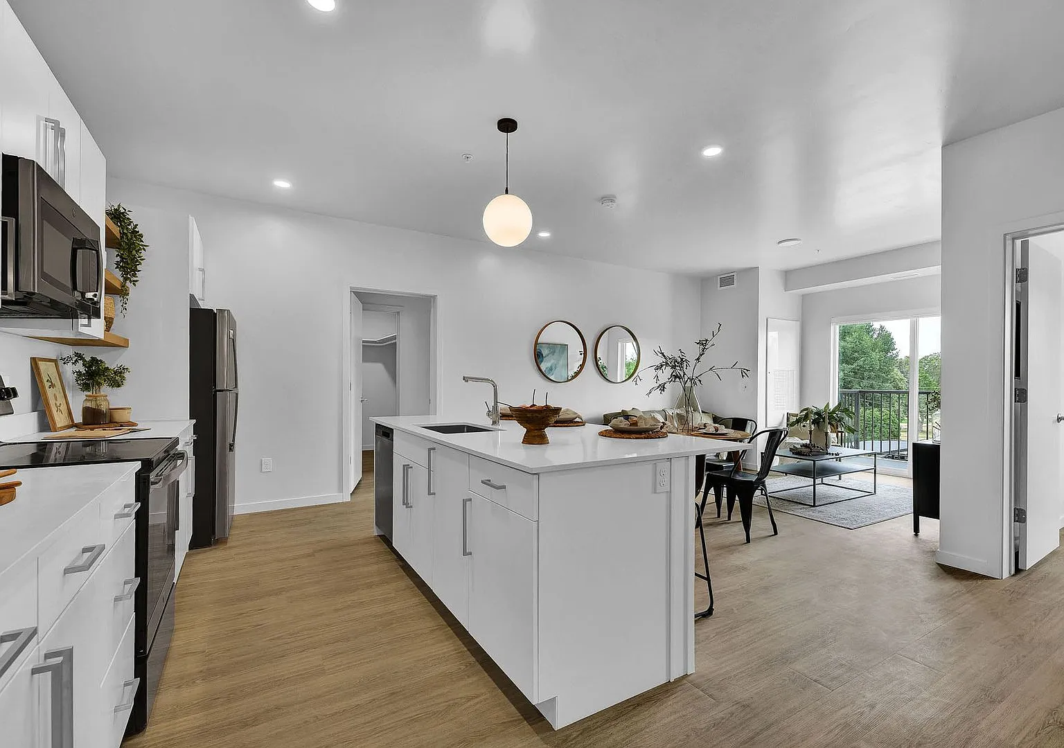 The Betty Apartments — Photo 4