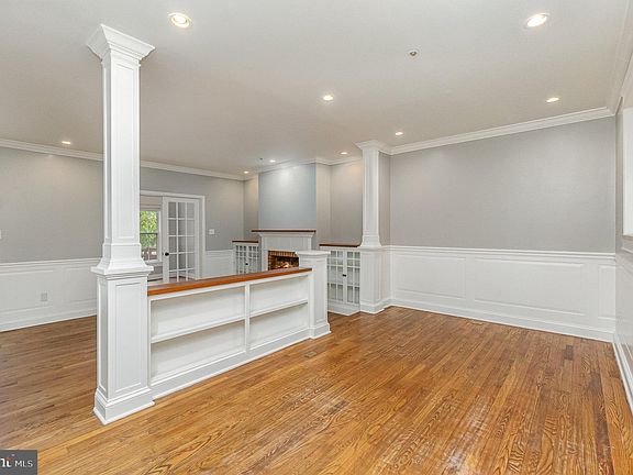 3rd image of 305 Quilting Way