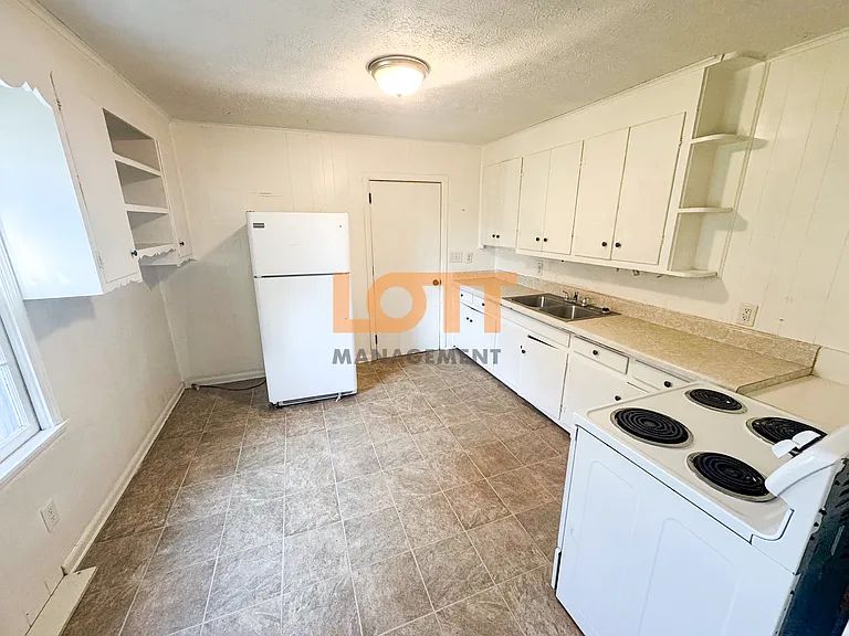 126 Irene Cir — Photo 10