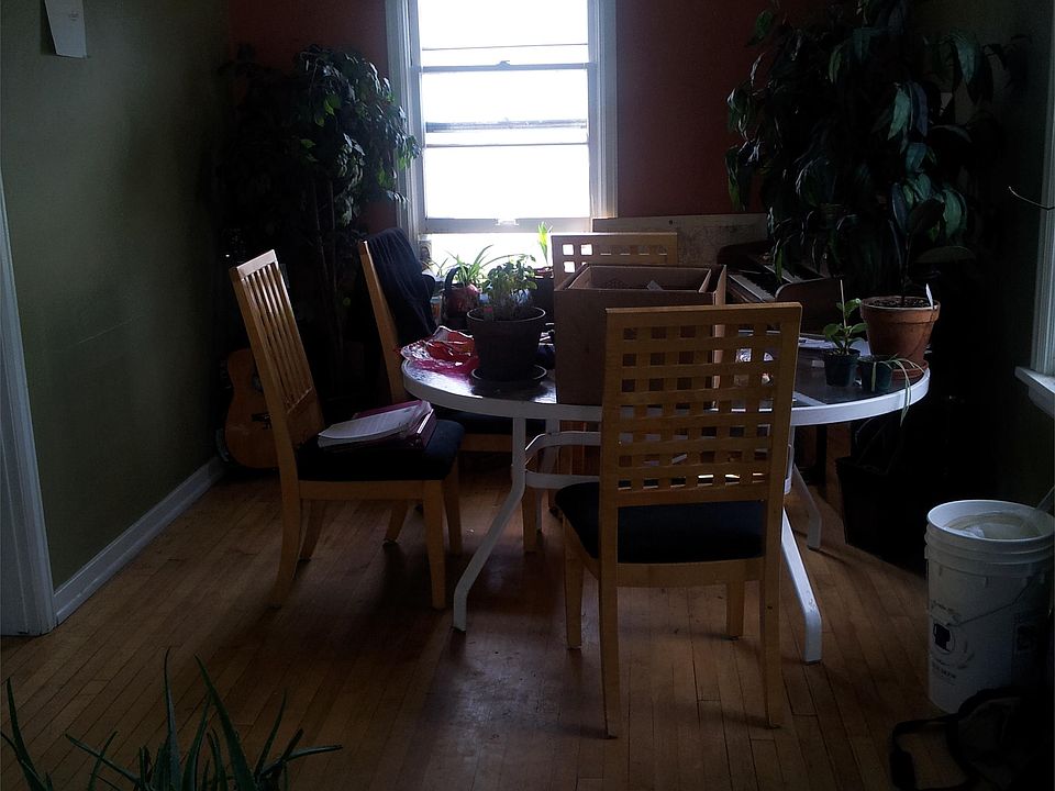 2nd image of 607 S 11th Ave