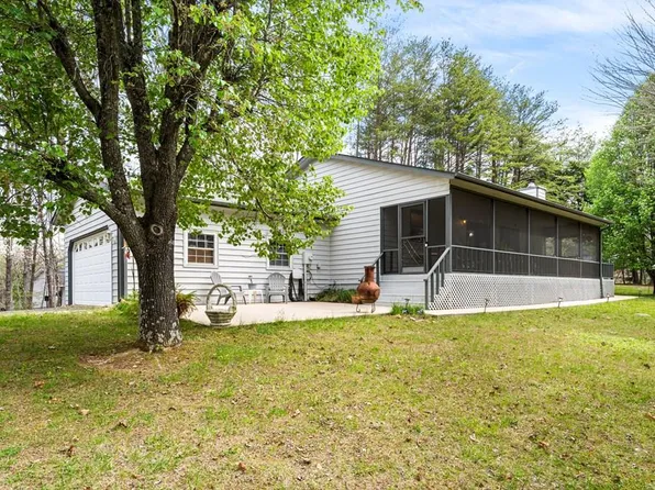 9045 Betty Jo Cir, Young Harris, GA 30582