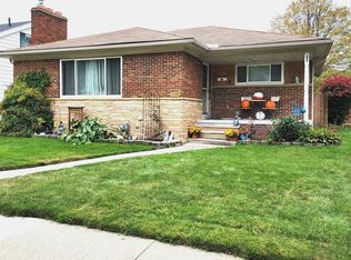 16060 Wilson Ave, Eastpointe, MI 48021