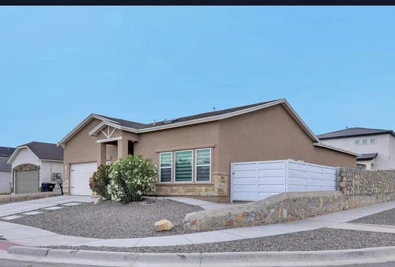 13729 Vista Lagos Ave — Photo 3