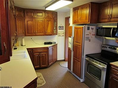 3rd image of 3013 Avenue E