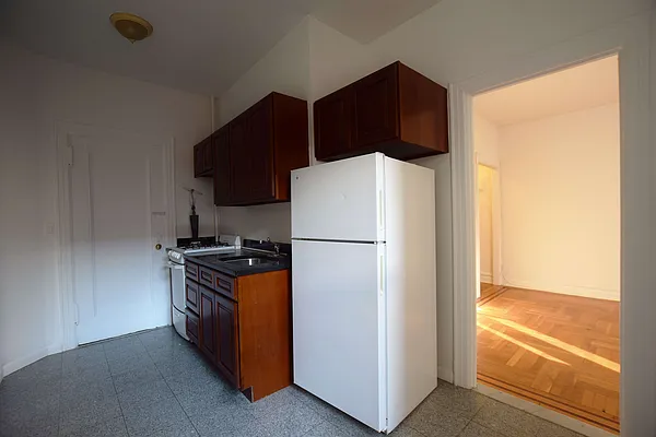 Rented by NYC Realty Brokers LLC | media 49