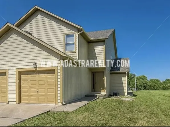 908 N Elm St, Louisburg, KS 66053