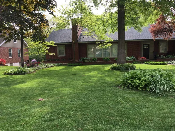 17 Oleander Dr, Saint Louis, MO 63128
