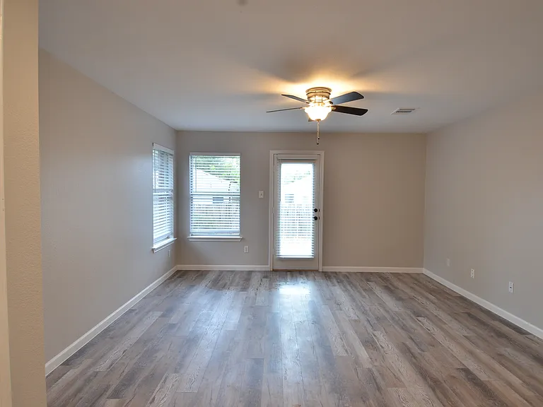 15530 Sarahs Creek Dr — Photo 5