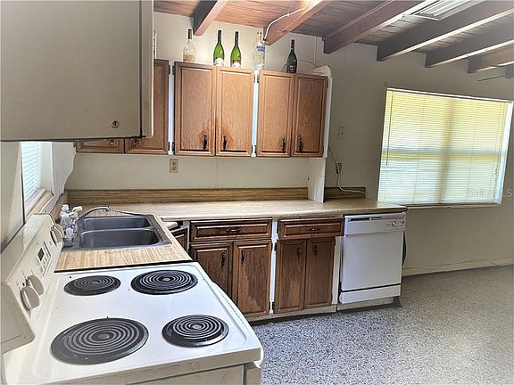 4th image of 6220 SE 25th Ave