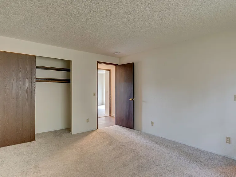 1601 McKinnon Dr — Photo 14