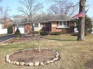 79 5th Ave, Kings Park, NY 11754