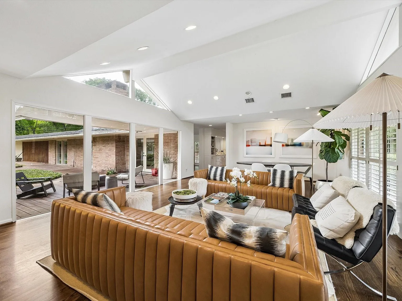 4 bed, 3.5 bath, 3754 sqft, $9,500 — Photo 4