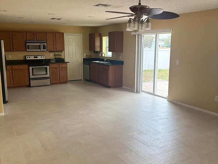2102 Stoneview Rd — Photo 15