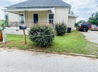 2 Simmons St, Laurens, SC 29360