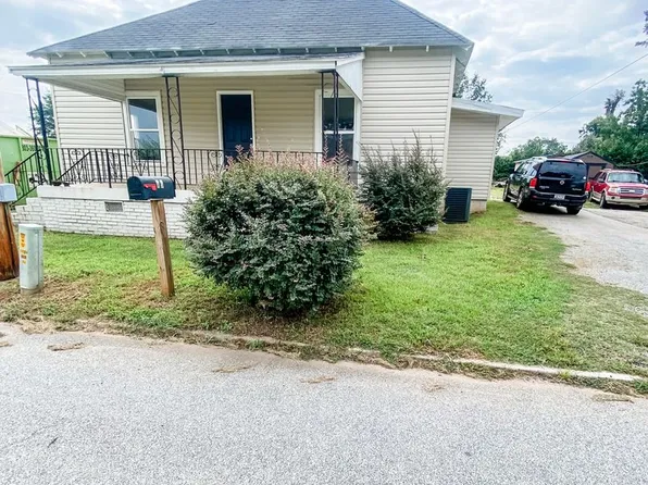 2 Simmons St, Laurens, SC 29360