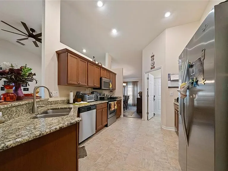 6518 Crescent Loop — Photo 8