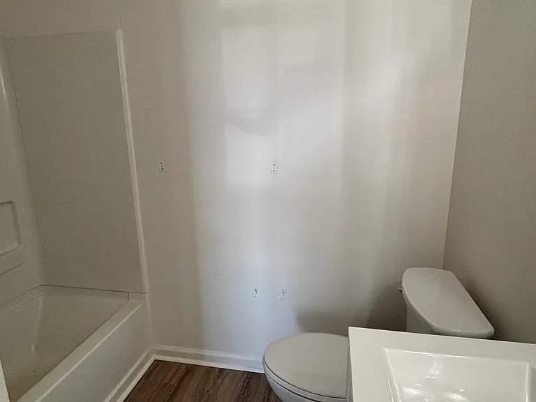 182 University Village Dr #E — Photo 9