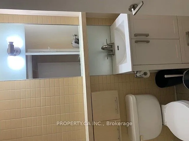 21 Carlton St #502 — Photo 4