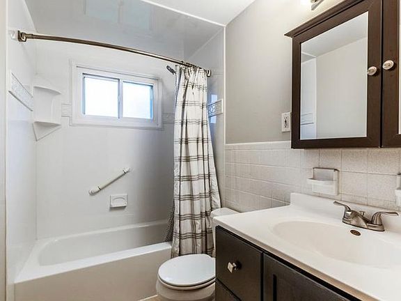 5th image of 215 Crandon Blvd #2