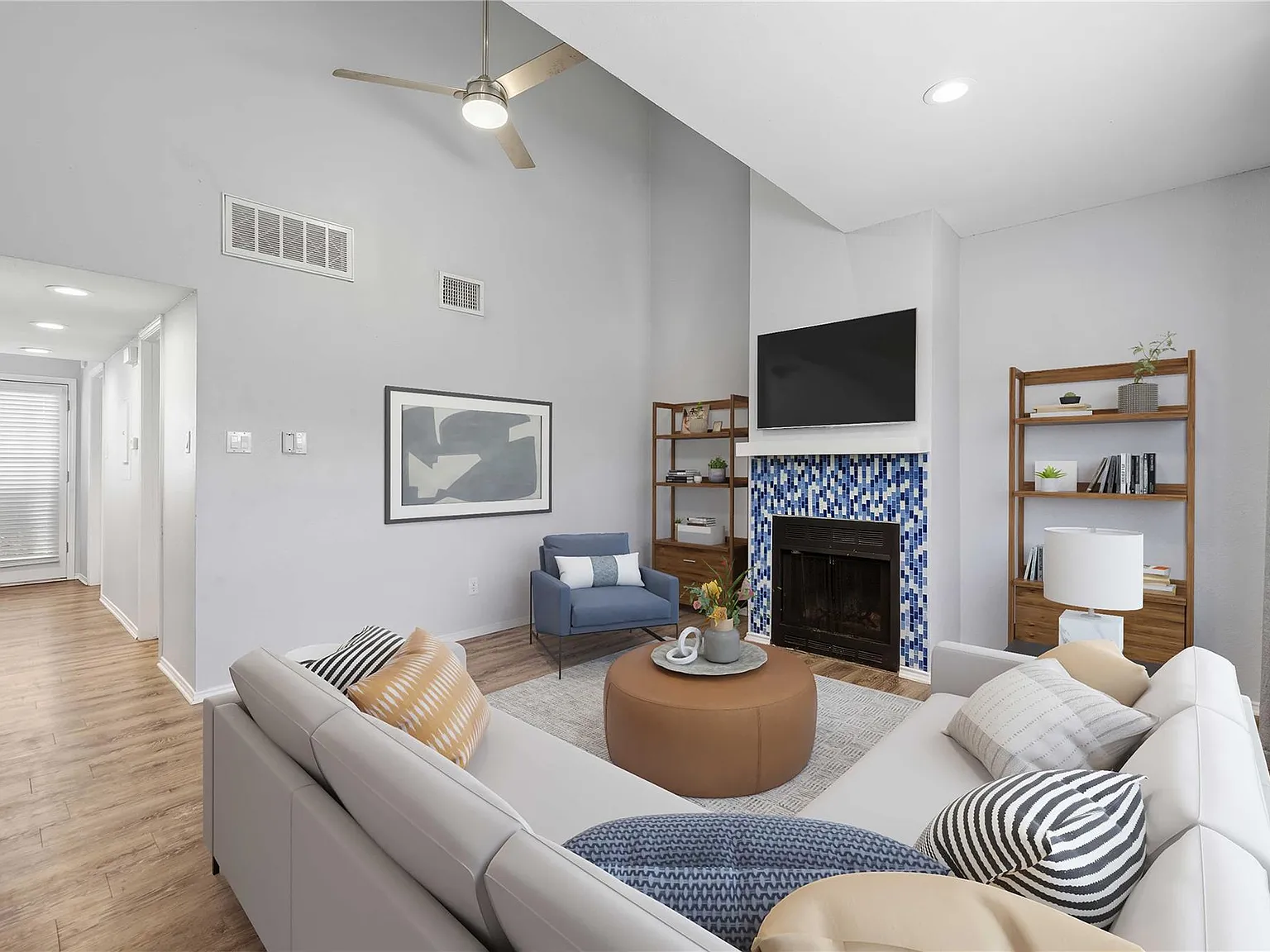 2 bed, 1.0 bath, 780 sqft, $1,350 — Photo 3