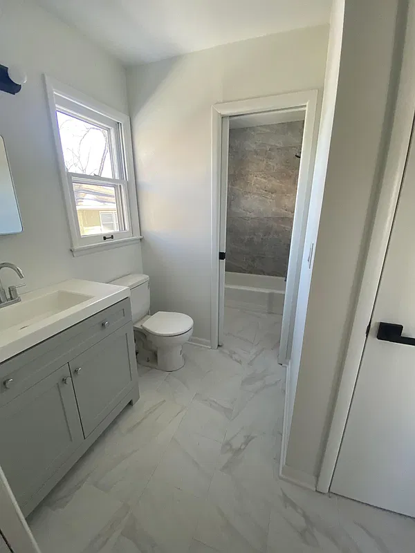 4 bed, 2.0 bath, 2200 sqft, $3,580 — Photo 3