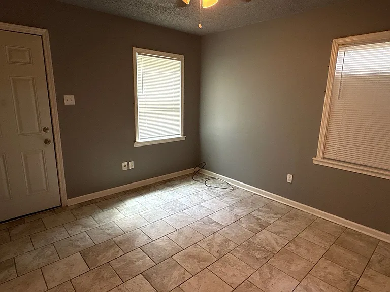 1408 Effie Rd — Photo 5