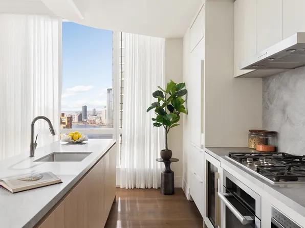 77 Greenwich Street 24A image 3 of 18