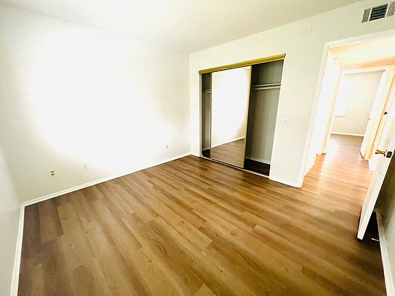 2nd image of 1501 Riverdale