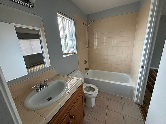 3rd image of 2516 Fairmount Ave #B
