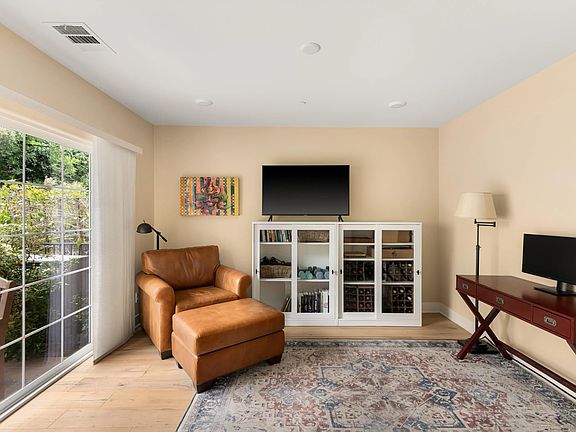 4th image of 2406 Torrey Pines Rd Unit 152