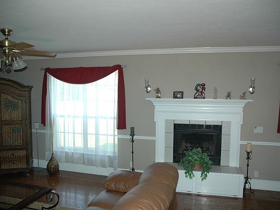Living Rm/Fireplace