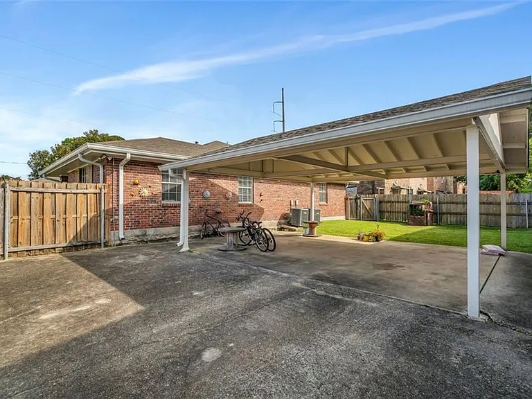 1424 Carrollton Ave — Photo 10