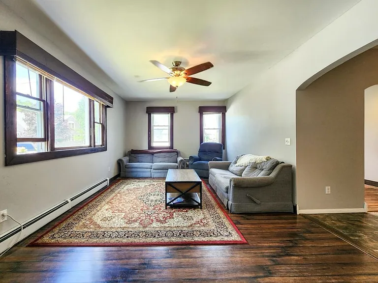 44 Washburn St — Photo 2