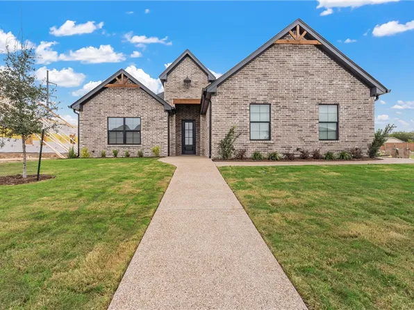 932 Gallant Fox, Hewitt, TX 76643