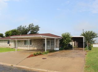 1013 Countryside Dr, Mooreland, OK 73852