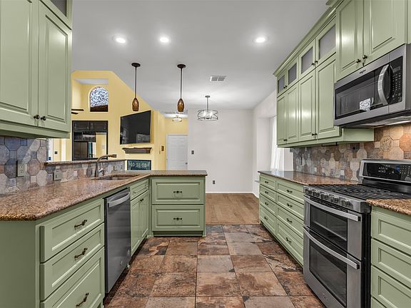 5th image of 3020 Garden Ridge Ct