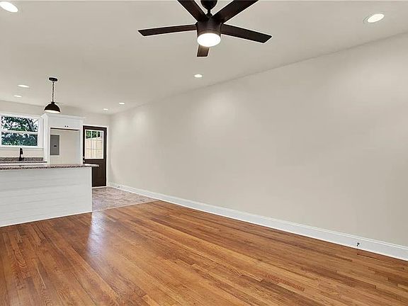 4th image of 201 Merritt St SE #201