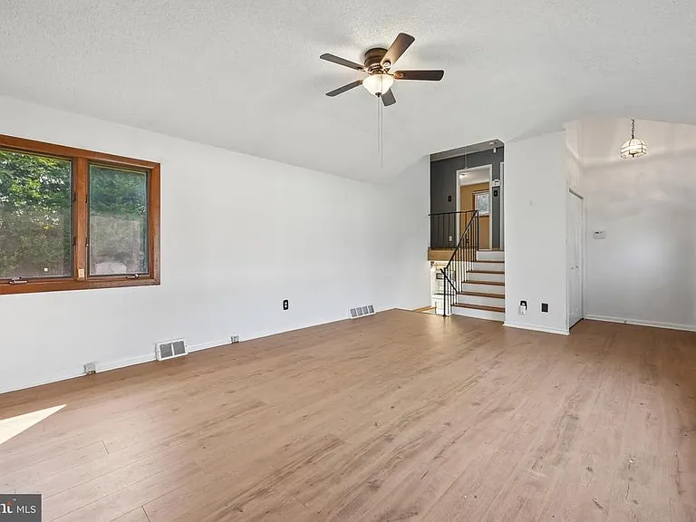 118 Sylvan Ter — Photo 7