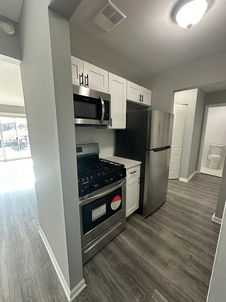 1 bed, 750 sqft, $1,700 — Photo 4